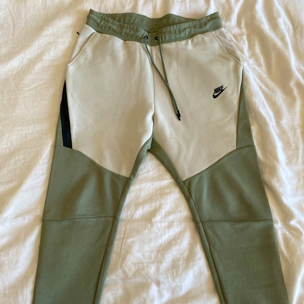 Nike tech pant two tone